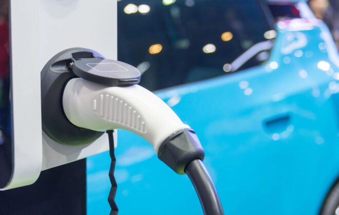 tiempo cargar coche eléctrico con manguera tipo dos cargando coche eléctrico azul