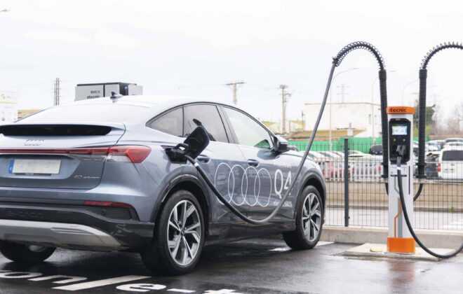 Acuerdo chargeguru y kempower soluciones de recarga