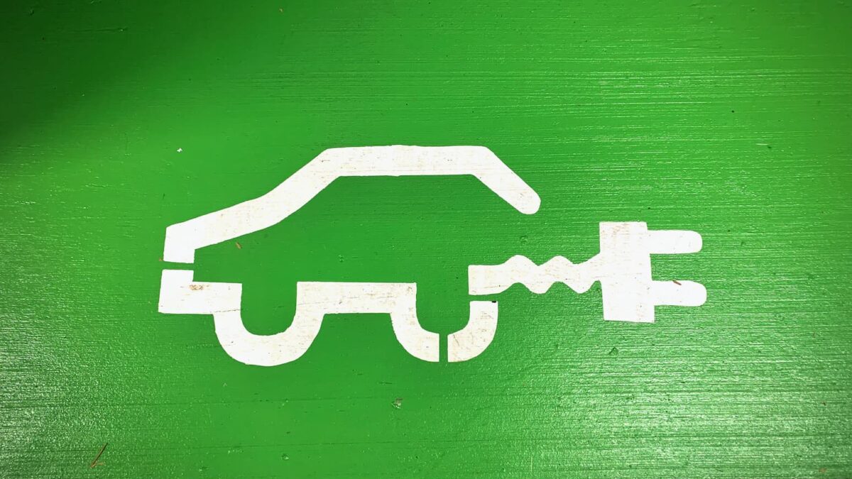 Pictogramme qui matérialise une prise renforcée pour voiture électrique