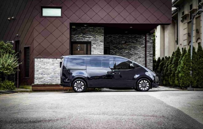 Véhicule utilitaire électrique noir