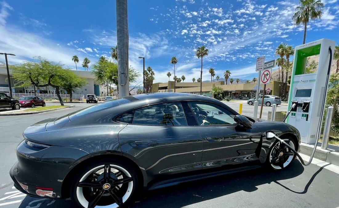Bornes sur un parking ouvert au public