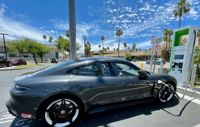 Bornes sur un parking ouvert au public