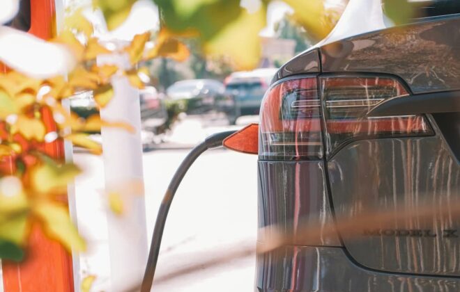 Recharge d'une batterie de voiture électrique sur borne en courant continu