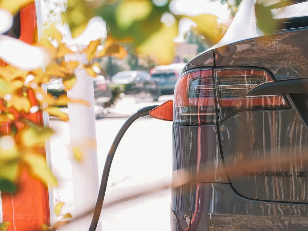 Recharge d'une batterie de voiture électrique sur borne en courant continu